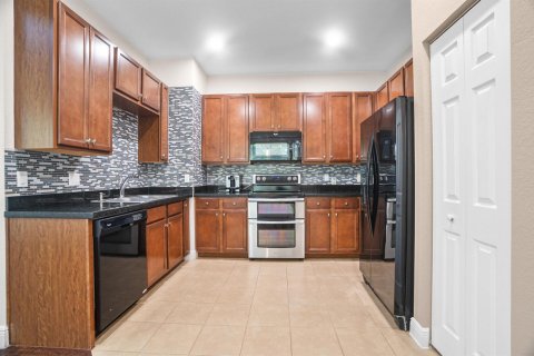 Townhouse in Miramar, Florida 3 bedrooms, 163.51 sq.m. № 2083449 - photo 17