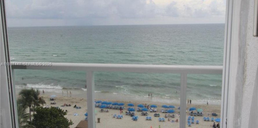 Studio in the Condo in Sunny Isles Beach, Florida № 2088602