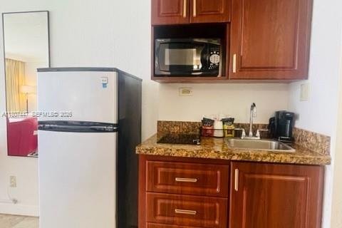 Condo in Sunny Isles Beach, Florida № 2088602 - photo 13