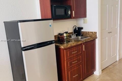 Condo in Sunny Isles Beach, Florida № 2088602 - photo 12