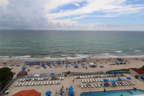Condo in Sunny Isles Beach, Florida № 2088602 - photo 2