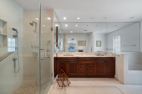 House in Key Biscayne, Florida 3 bedrooms, 271.92 sq.m. № 1863653 - photo 9