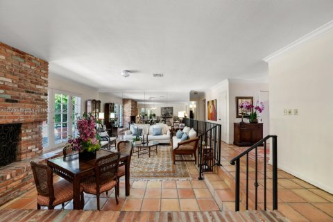 House in Key Biscayne, Florida 3 bedrooms, 271.92 sq.m. № 1863653 - photo 4