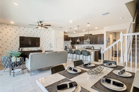Townhouse in Davenport, Florida 5 bedrooms, 212.1 sq.m. № 1533827 - photo 11