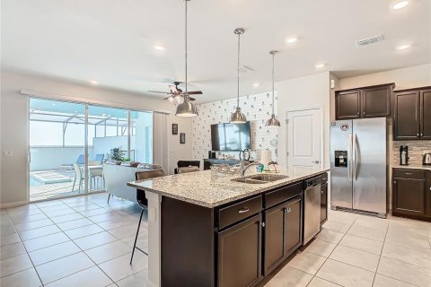 Townhouse in Davenport, Florida 5 bedrooms, 212.1 sq.m. № 1533827 - photo 6