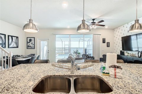 Townhouse in Davenport, Florida 5 bedrooms, 212.1 sq.m. № 1533827 - photo 5