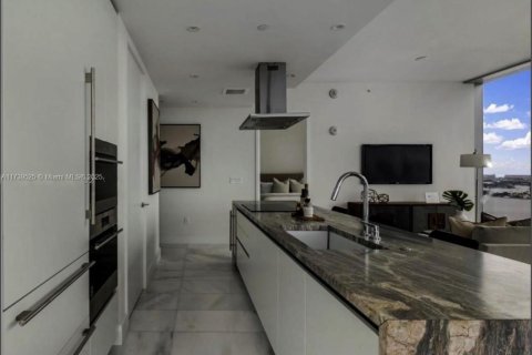 Condo in Miami, Florida, 2 bedrooms  № 1487794 - photo 4