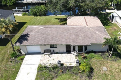 Villa ou maison à vendre à Port Charlotte, Floride: 2 chambres, 89.37 m2 № 1886003 - photo 1