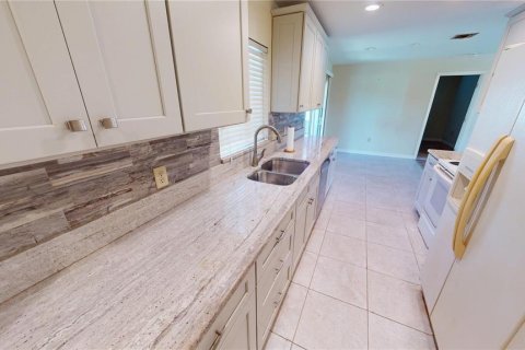 Villa ou maison à vendre à Port Charlotte, Floride: 2 chambres, 89.37 m2 № 1886003 - photo 4