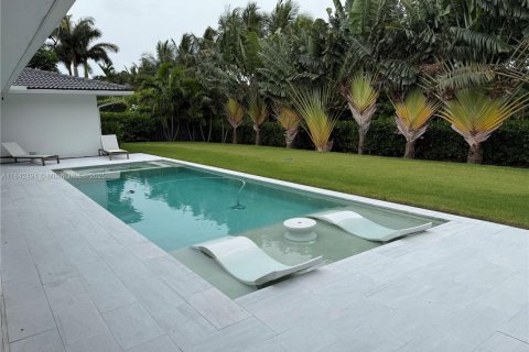 Casa en venta en Hallandale Beach, Florida, 5 dormitorios, 269.32 m2 № 1836435 - foto 12