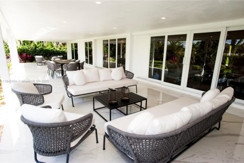 Casa en venta en Hallandale Beach, Florida, 5 dormitorios, 269.32 m2 № 1836435 - foto 1