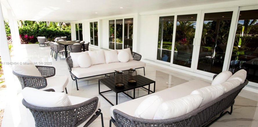 Casa en Hallandale Beach, Florida 5 dormitorios, 269.32 m2 № 1836435