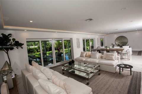Casa en venta en Hallandale Beach, Florida, 5 dormitorios, 269.32 m2 № 1836435 - foto 7