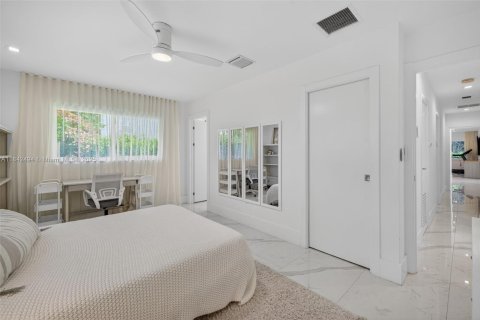 Casa en venta en Hallandale Beach, Florida, 5 dormitorios, 269.32 m2 № 1836435 - foto 13