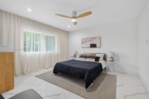 Casa en venta en Hallandale Beach, Florida, 5 dormitorios, 269.32 m2 № 1836435 - foto 16