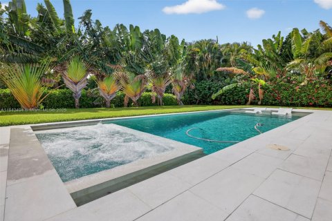 Casa en venta en Hallandale Beach, Florida, 5 dormitorios, 269.32 m2 № 1836435 - foto 18