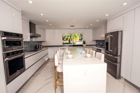 Casa en venta en Hallandale Beach, Florida, 5 dormitorios, 269.32 m2 № 1836435 - foto 8