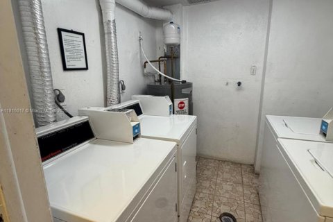Condo in Hallandale Beach, Florida, 1 bedroom  № 1779660 - photo 17