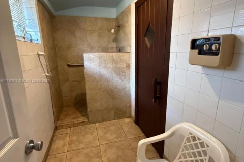 Condo in Hallandale Beach, Florida, 1 bedroom  № 1779660 - photo 19