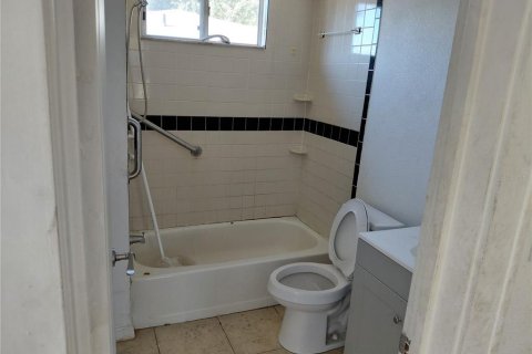 House in Tampa, Florida 3 bedrooms, 102.1 sq.m. № 2150728 - photo 10