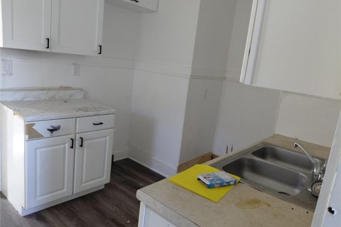 House in Tampa, Florida 3 bedrooms, 102.1 sq.m. № 2150728 - photo 8