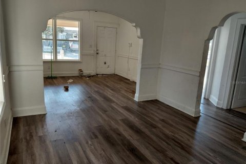 House in Tampa, Florida 3 bedrooms, 102.1 sq.m. № 2150728 - photo 5
