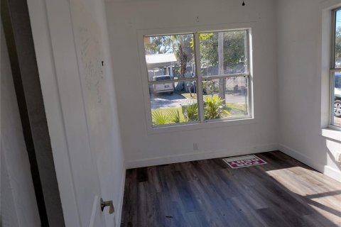 House in Tampa, Florida 3 bedrooms, 102.1 sq.m. № 2150728 - photo 18