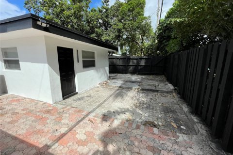 Propiedad comercial en venta en Fort Lauderdale, Florida, 293.39 m2 № 818970 - foto 1