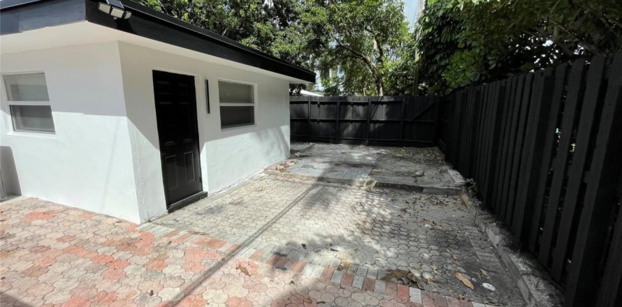 Propiedad comercial en Fort Lauderdale, Florida 293.39 m2 № 818970