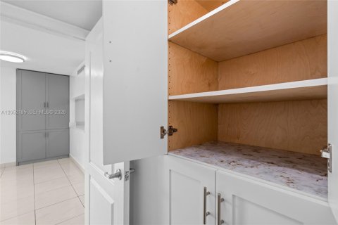 Снять в аренду кондоминиум в Майами, Флорида 1 спальня, 65.96м2, № 2172743 - фото 27