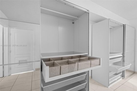 Снять в аренду кондоминиум в Майами, Флорида 1 спальня, 65.96м2, № 2172743 - фото 21