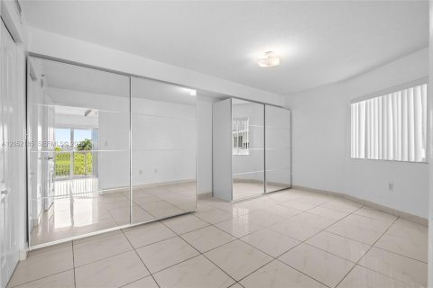 Снять в аренду кондоминиум в Майами, Флорида 1 спальня, 65.96м2, № 2172743 - фото 17
