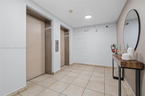 Снять в аренду кондоминиум в Майами, Флорида 1 спальня, 65.96м2, № 2172743 - фото 30