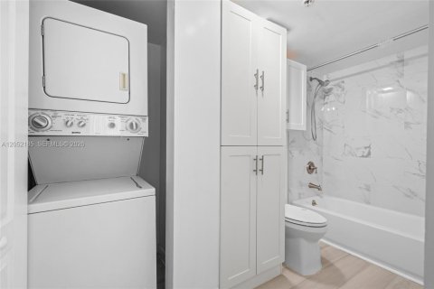 Снять в аренду кондоминиум в Майами, Флорида 1 спальня, 65.96м2, № 2172743 - фото 26