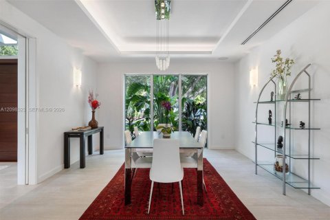 House in South Miami, Florida 6 bedrooms, 459.87 sq.m. № 2402465 - photo 29