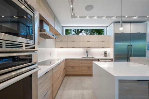 House in South Miami, Florida 6 bedrooms, 459.87 sq.m. № 2402465 - photo 14