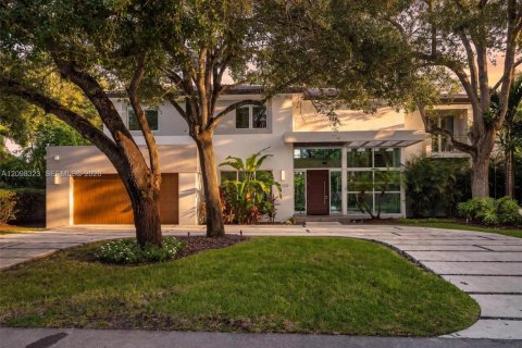 House in South Miami, Florida 6 bedrooms, 459.87 sq.m. № 2402465