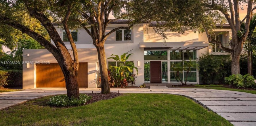 House in South Miami, Florida 6 bedrooms, 459.87 sq.m. № 2402465