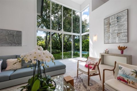 House in South Miami, Florida 6 bedrooms, 459.87 sq.m. № 2402465 - photo 7