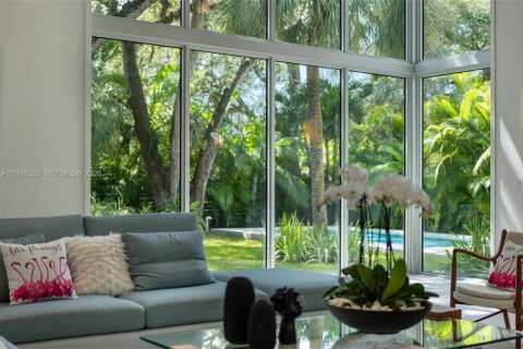 House in South Miami, Florida 6 bedrooms, 459.87 sq.m. № 2402465 - photo 8