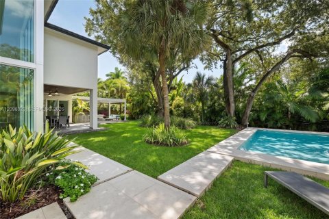 House in South Miami, Florida 6 bedrooms, 459.87 sq.m. № 2402465 - photo 21