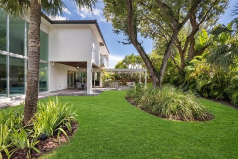 House in South Miami, Florida 6 bedrooms, 459.87 sq.m. № 2402465 - photo 20