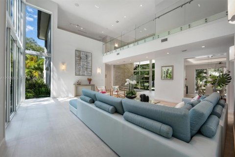 House in South Miami, Florida 6 bedrooms, 459.87 sq.m. № 2402465 - photo 5