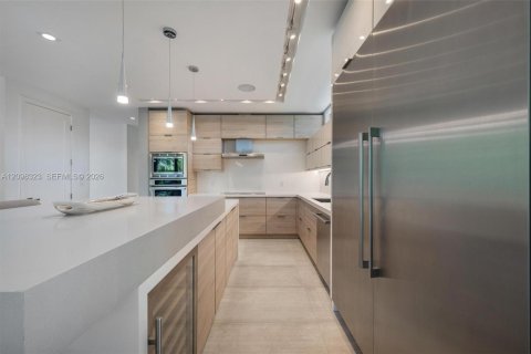 House in South Miami, Florida 6 bedrooms, 459.87 sq.m. № 2402465 - photo 15
