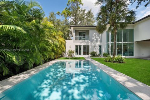 House in South Miami, Florida 6 bedrooms, 459.87 sq.m. № 2402465 - photo 17