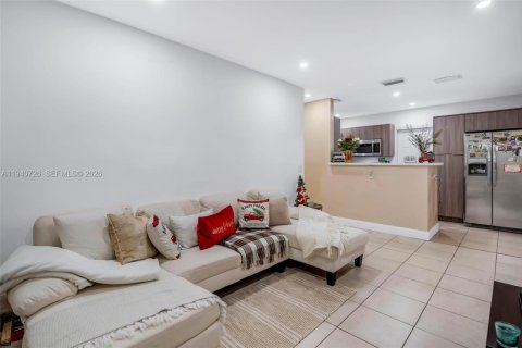 House in West Park, Florida 3 bedrooms, 104.05 sq.m. № 1997799 - photo 4