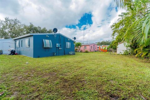 House in West Park, Florida 3 bedrooms, 104.05 sq.m. № 1997799 - photo 30