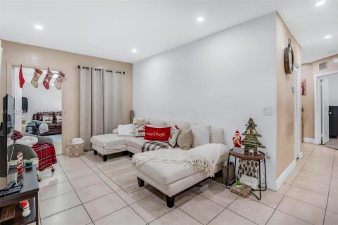 House in West Park, Florida 3 bedrooms, 104.05 sq.m. № 1997799 - photo 3