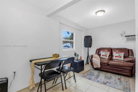 House in West Park, Florida 3 bedrooms, 104.05 sq.m. № 1997799 - photo 17