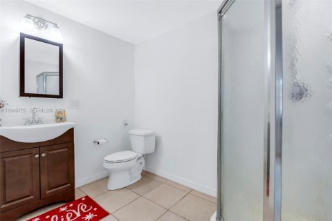 House in West Park, Florida 3 bedrooms, 104.05 sq.m. № 1997799 - photo 19